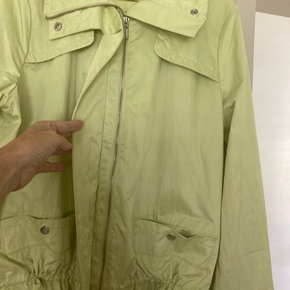 Women's Light lime green windbreaker - Picture 2 of 6